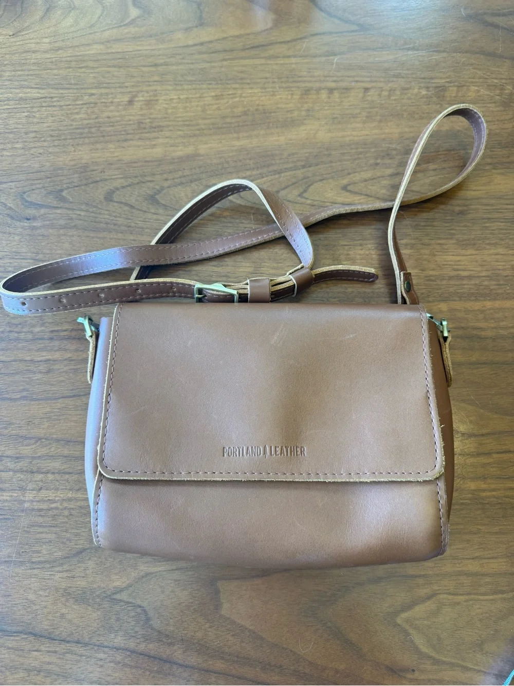 Portland Leather Medium Metro Crossbody - Picture 1 of 9